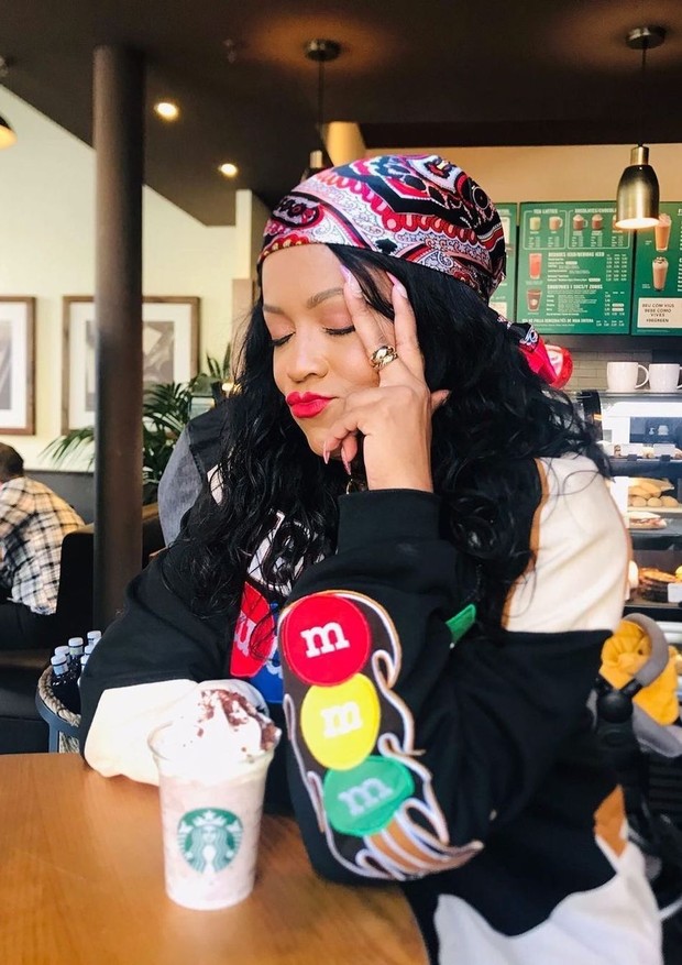 Priscila Beatrice (@priscila.beatrice) é mineira e faz sucesso nas redes sociais como a sósia brasileira da artista barbadense Rihanna  (Foto: Reprodução)
