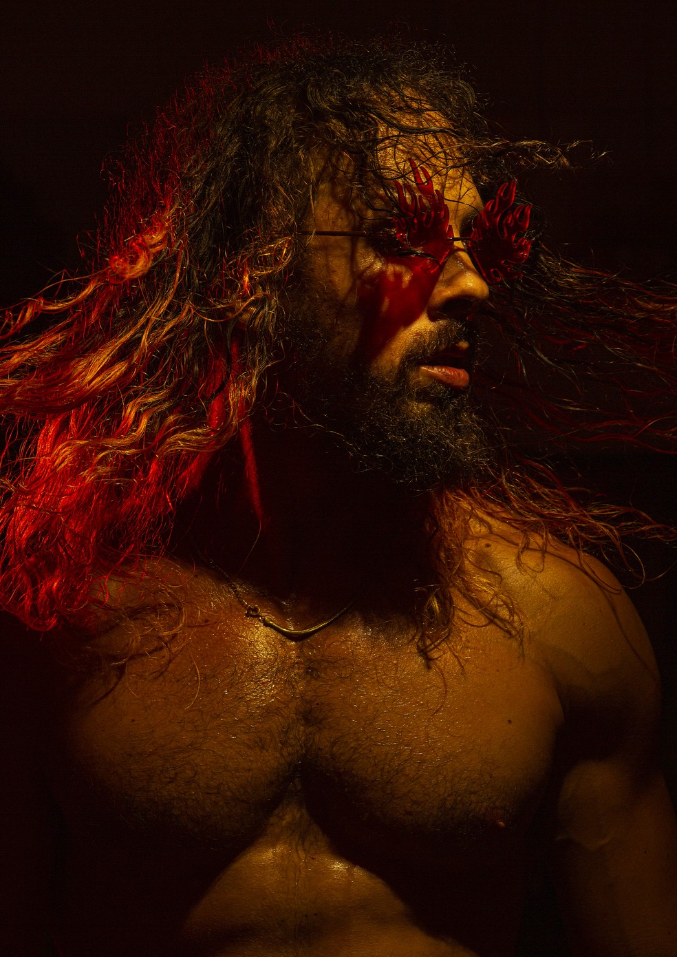 Leo Cavalcanti programa o terceiro álbum de inéditas, 'Canções em chamas', para este primeiro semestre de 2023 — Foto: Vinicius Moreira / Divulgação