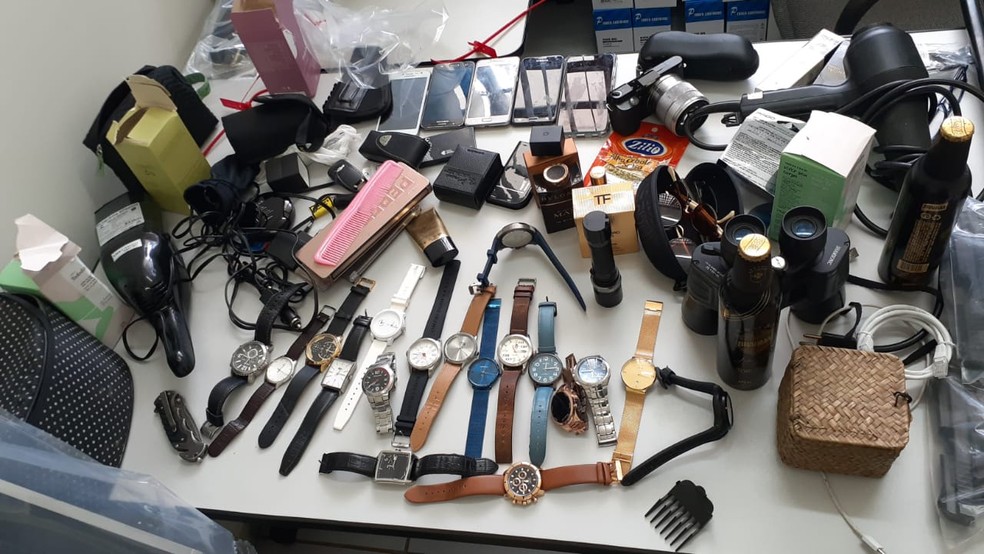 Relógios roubados foram apreendidos neste domingo (14) em Botucatu — Foto: Polícia Civil/Divulgação