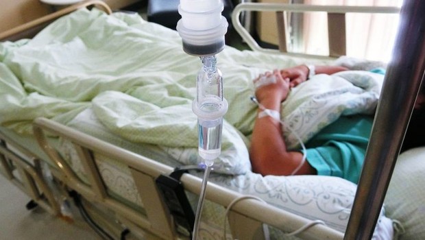 Mulher que teve covid-19 por 10 meses precisou ser hospitalizada em diferentes ocasiões (Foto: Getty Images via BBC News)