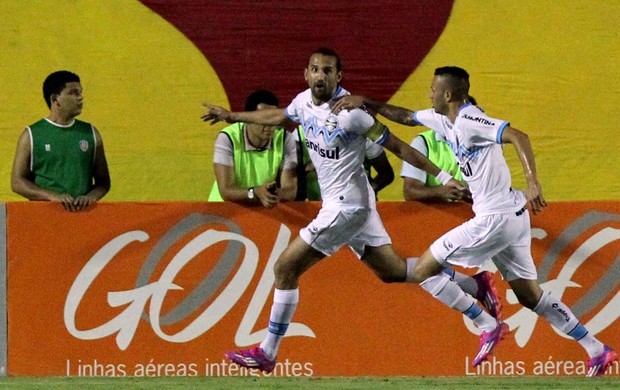 Barcos encara Léo e Alan Kardec na disputa do gol mais bonito. Participe!