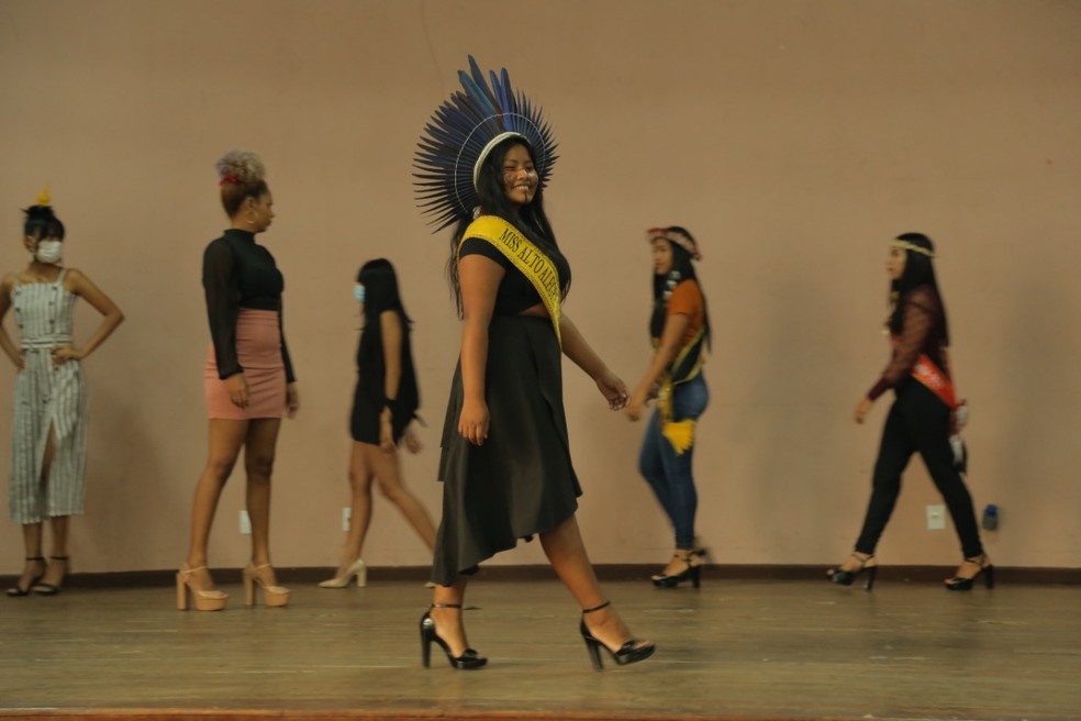 Miss Indígena foi 'coroada' nesse sábado (18) — Foto: Divulgação/TV Assembleia 