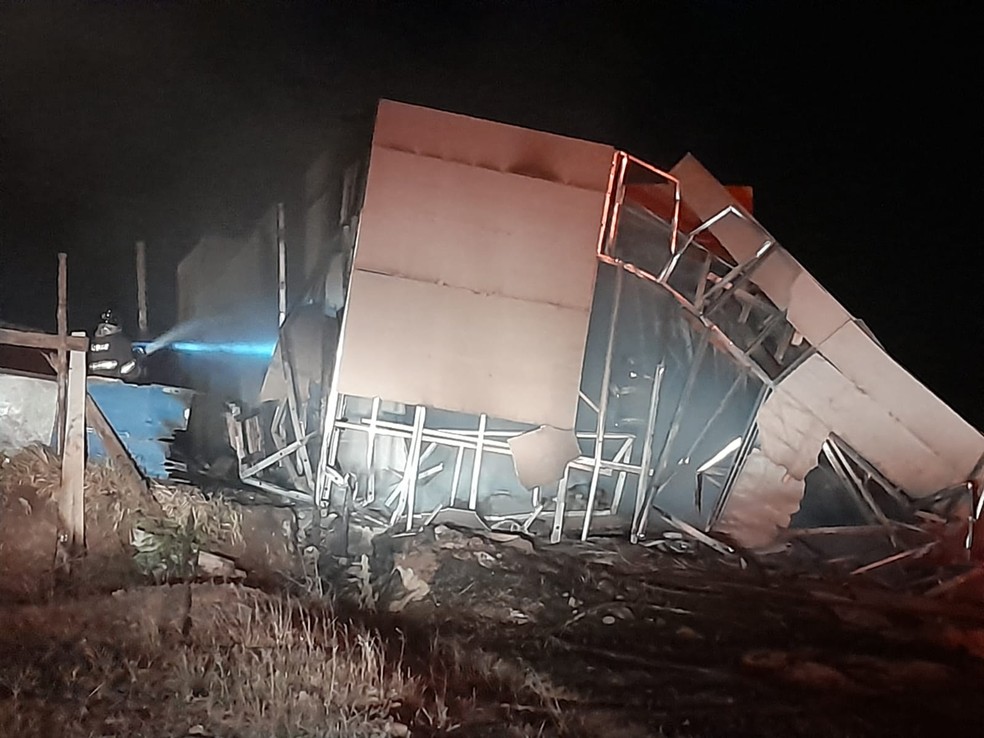 Danos causado pelo incêndio em Piracicaba — Foto: Edijan Del Santo/ EPTV