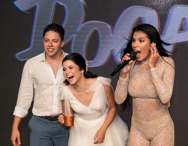 Pocah canta em casamento de Giullia Marchetti e  Matheus Borges (Foto: Tiago Saldanha/Divulgação)
