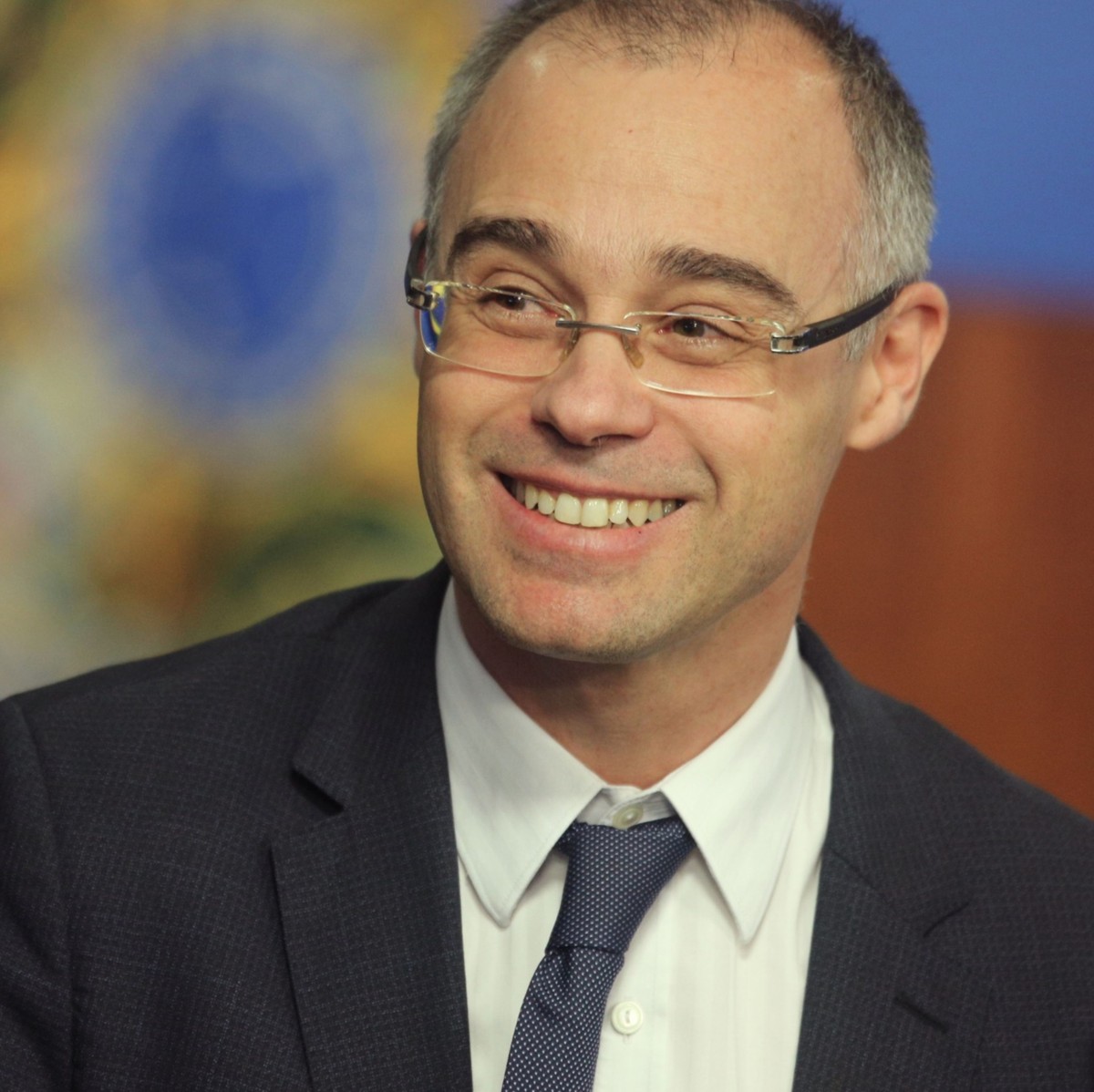 Bolsonaro escolhe André Mendonça para o Supremo, mas manda Aras para o banco de reservas