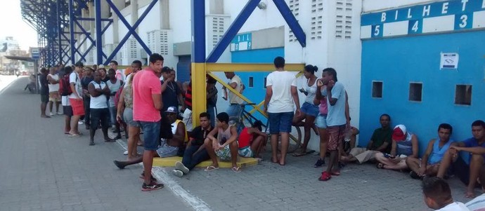 Torcida do Fla esgota lote inicial de antecipados e faz empresa correr