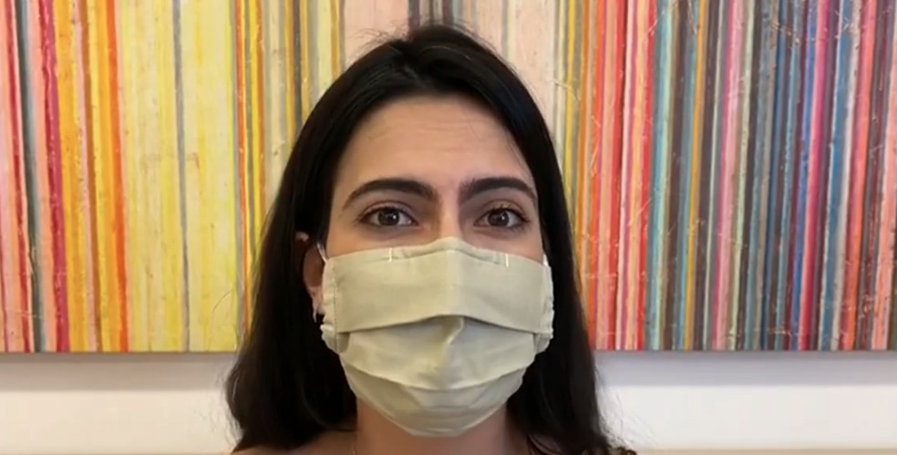Stefania Teixeira Porto, de 27 anos, é a primeira voluntária a tomar vacina chinesa em testes no Brasil. Ela trabalha no Hospital das Clínicas de SP. — Foto: Reprodução/TV Globo