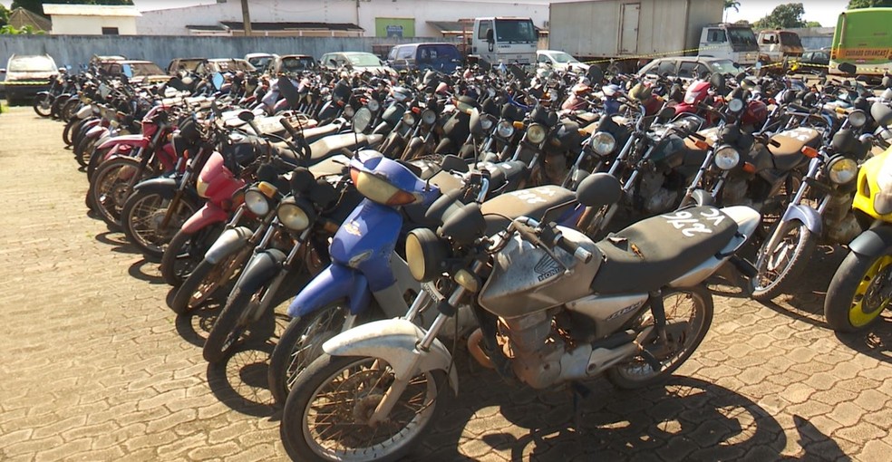 Veículos que serão leiloados têm condições de trafegabilidade, diz Detran-RO (Foto: Rede Amazônica / reprodução )