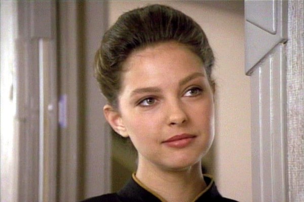 A atriz Ashley Judd na série Jornada nas Estrelas: A Nova Geração (Foto: reprodução)
