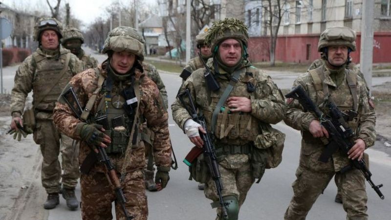 O que são os ‘títulos de guerra’ que Kiev usa para financiar resistência à Rússia (Foto: Getty Images via BBC News)