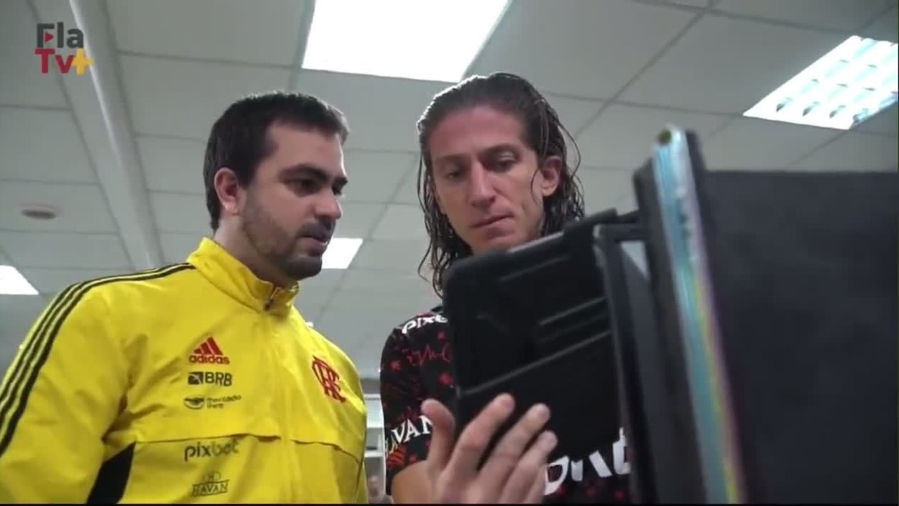Analista do Flamengo orienta Filipe Luis com base em informa&ccedil;&atilde;o do 'amigo do Rafinha'
