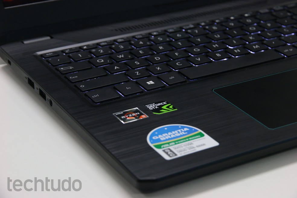 Review Asus F570Z notebook gamer intermediário tem chip AMD como