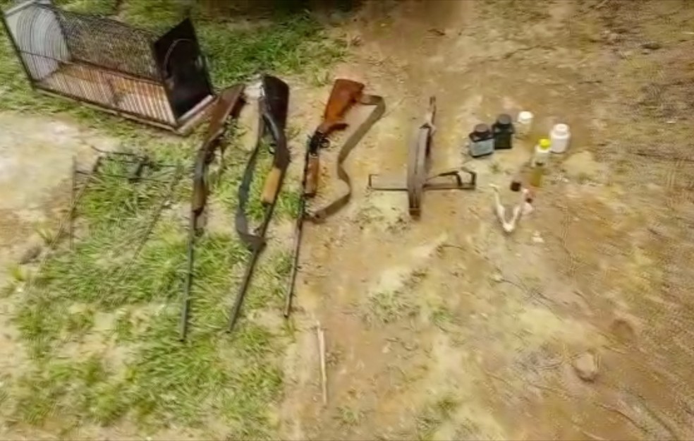  De acordo com os policiais, a ação foi realizada após uma denúncia (Foto: Divulgação/5ª UPAm)