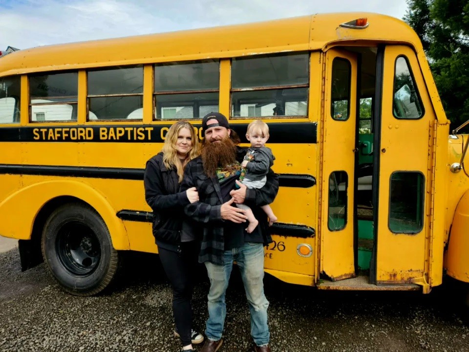 O sonho do pai é viajar com a família no ônibus (Foto: Reprodução/ Youtube)