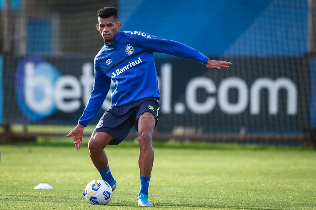 Clube da Itália prepara proposta por zagueiro Rodrigues