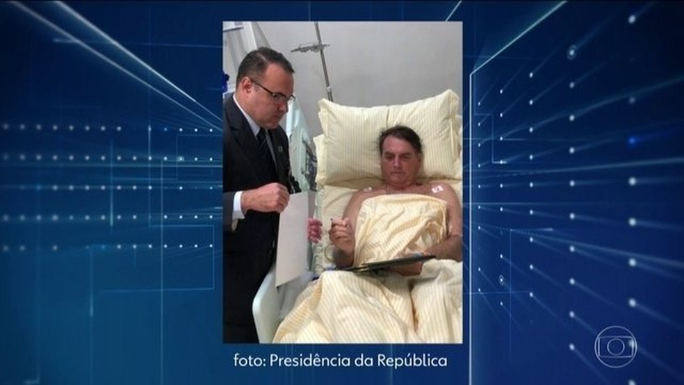 Bolsonaro despacha em gabinete improvisado em hospital — Foto: Reprodução/JN