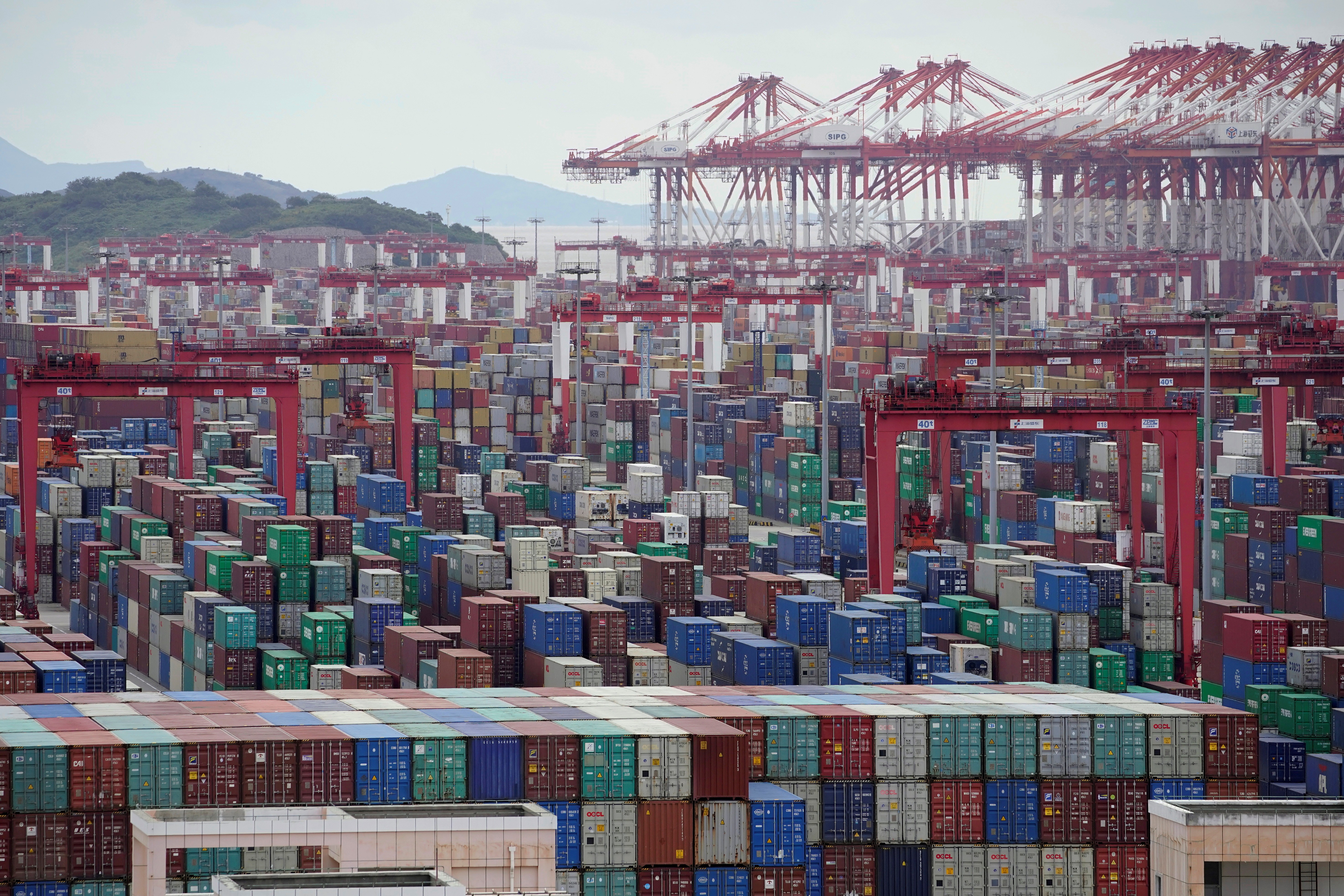 Contêineres em porto de Xangai (Foto: REUTERS/Aly Song/File Photo)