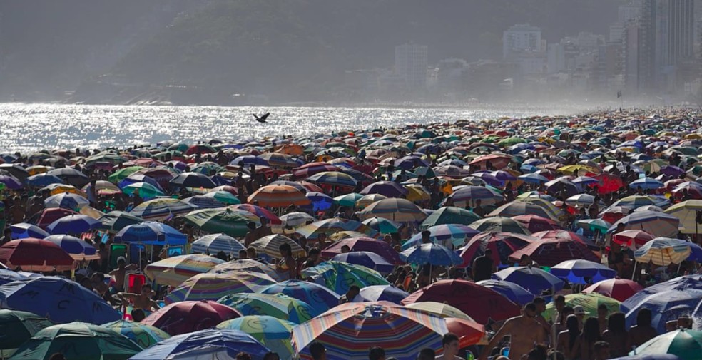 Praias lotadas em novembro no Rio — Foto: Marcos Serra Lima/G1