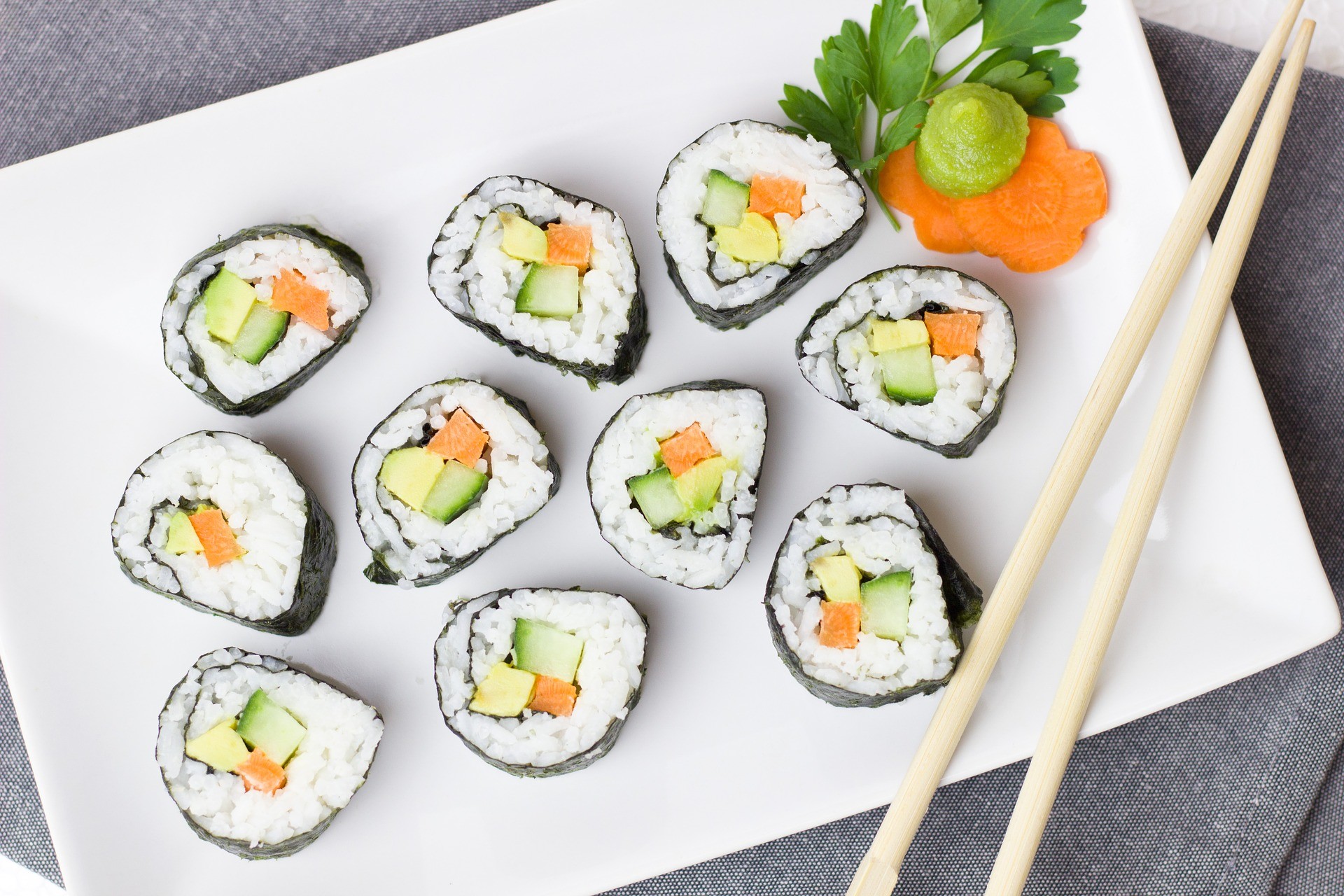 Sushi listo para servir (Foto: Pixabay)