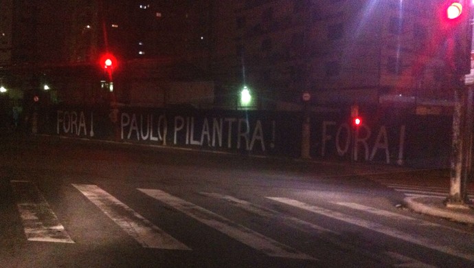 Pichação contra Paulo Nobre (Foto: Fabricio Crepaldi)