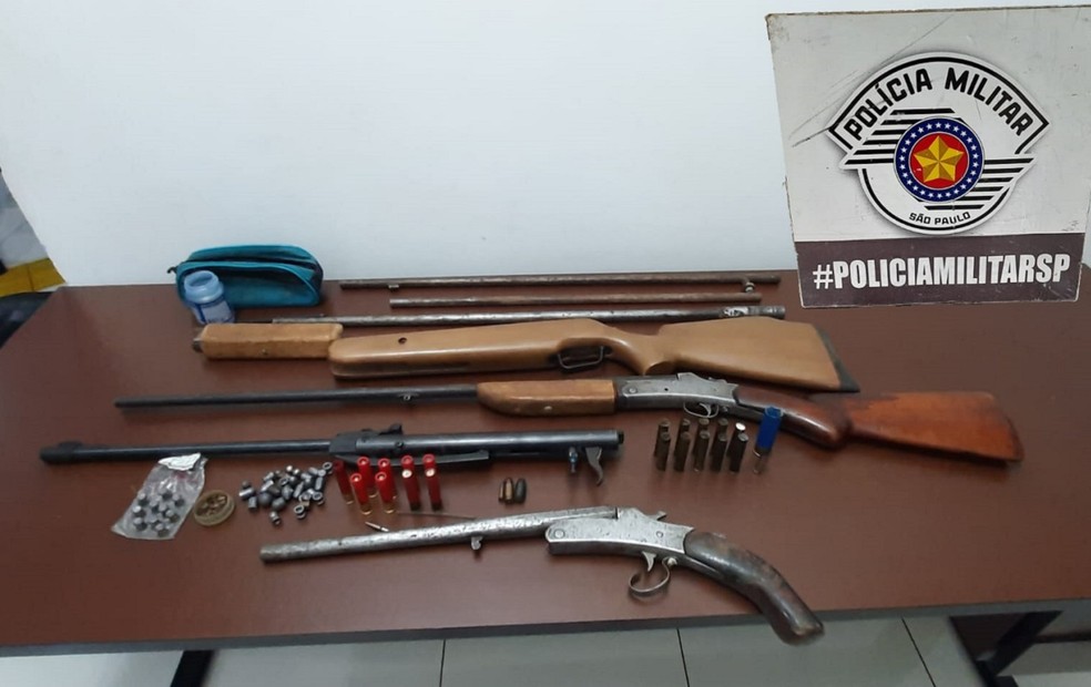 Armas e munições apreendidas com suspeito de tentativa de homicídio em Tupã (SP) — Foto: Polícia Militar/Divulgação