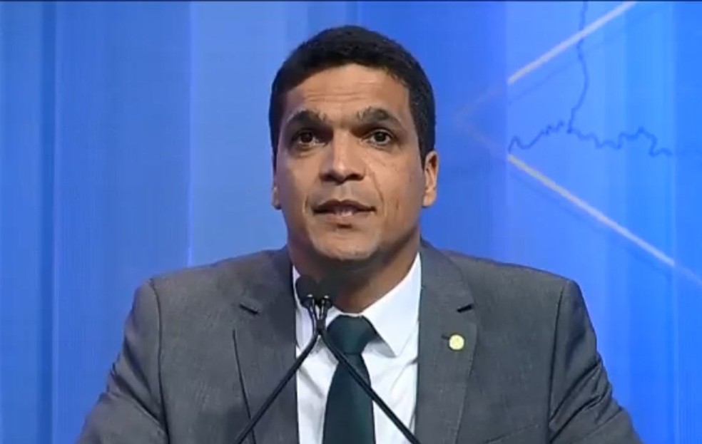 O presidenciável Cabo Daciolo (Patriotas) no debate da RedeTV! (Foto: Reprodução/RedeTV!)