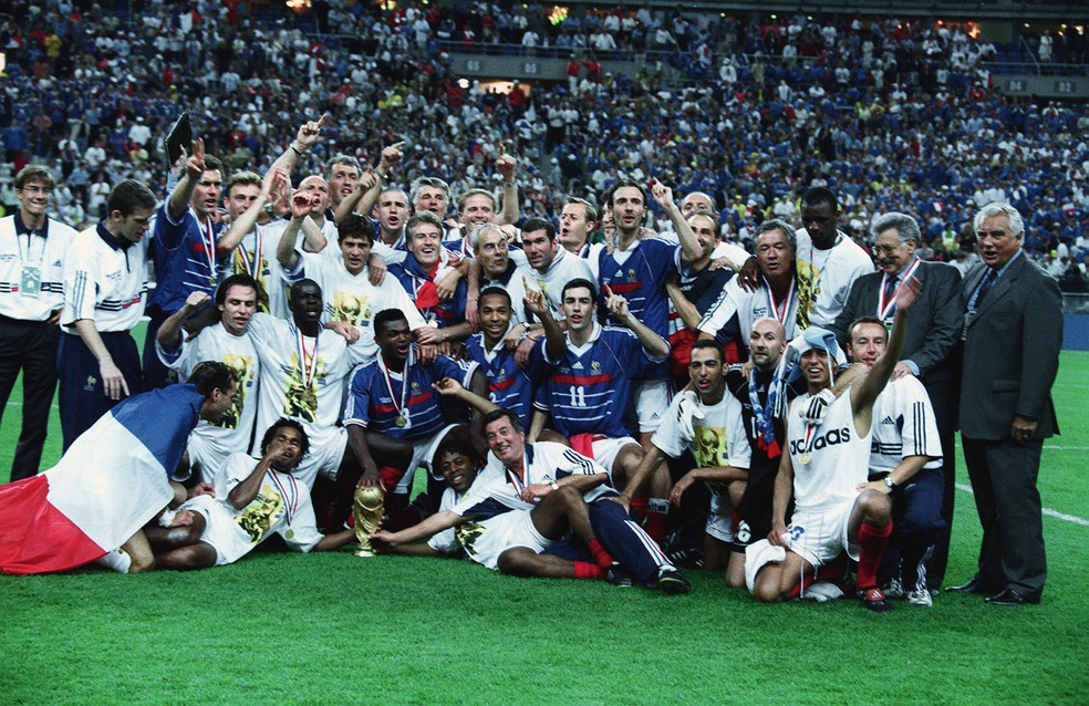 A França foi a última anfitriã a ser campeã do mundo, em 1998 — Foto: Getty Images