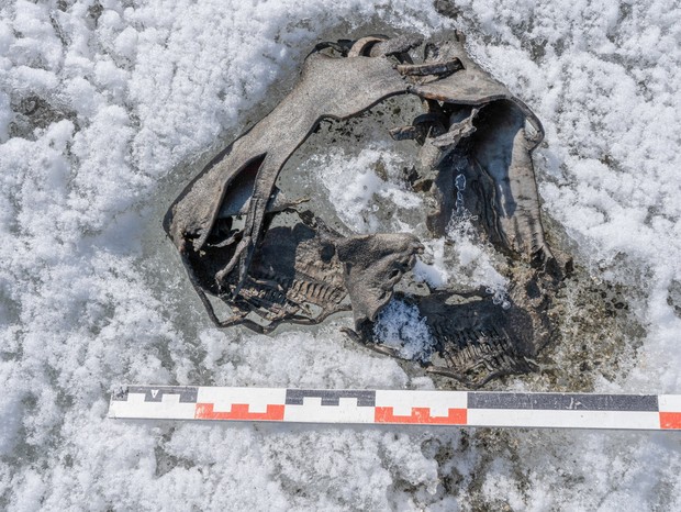 Sandália de 1,7 mil anos descoberta em área de montanha na Noruega  (Foto: @brearkeologi/Reprodução)
