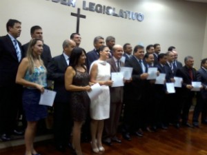 Prefeito, vice-prefeito e vereadores eleitos em Itapeva encerraram cerimônia de diplomação. (Foto: Giliardy Freitas / TV TEM)