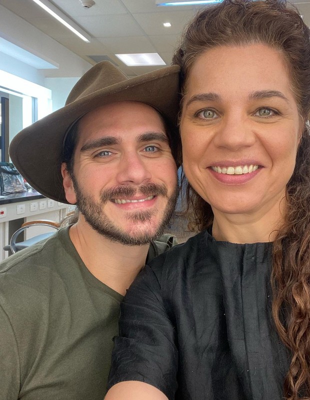 Gabriel Sater e Isabel Teixeira (Foto: Reprodução/Instagram)