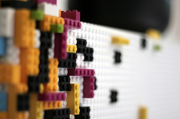 Nova linha de móveis pode ser decorada com Lego (Foto: Divulgação)
