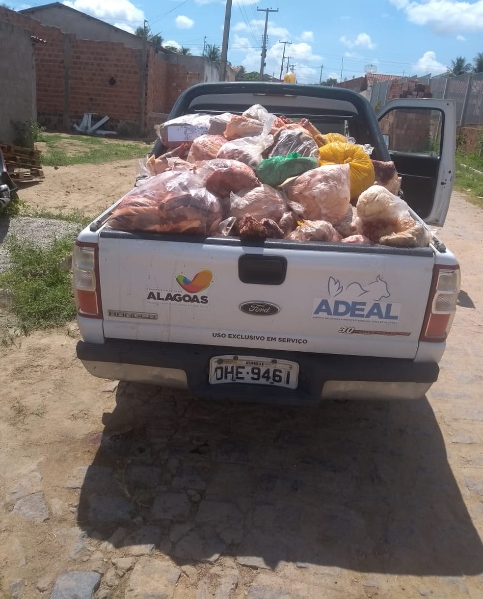 Carnes apreendidas em abate clandestino em Arapiraca, AL — Foto: Divulgação/Adeal