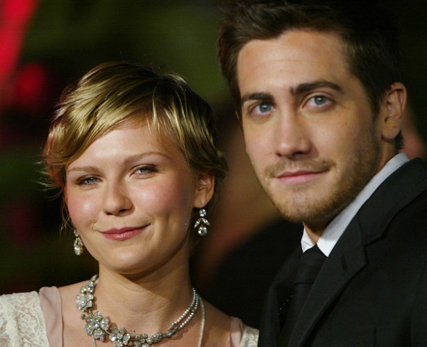 Os atores Jake Gyllenhaal e Kirsten Dunst namoraram por dois anos. Logo depois de terminarem, em 2004, a estrela de 'Melancolia' revelou que eles frequentemente transavam em automóveis, banheiros públicos e em praias. 