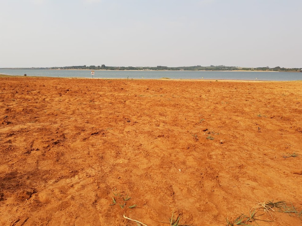 Represa em Avaré está com 30% do volume de água — Foto: Mike Adas/TV TEM