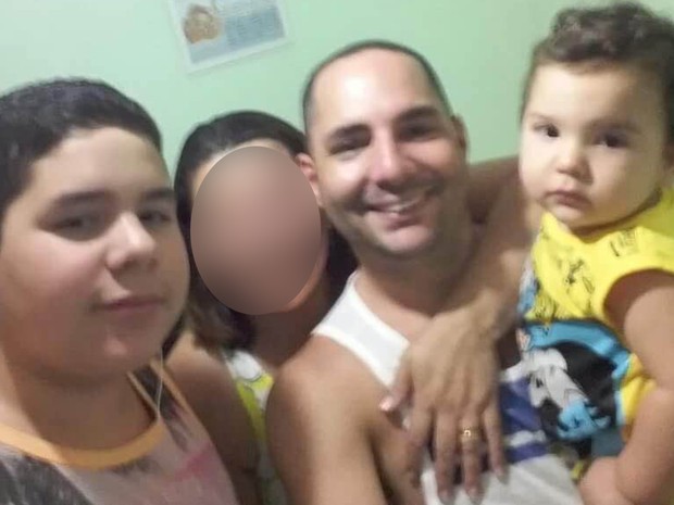 Pai e dois meninos que morreram eletrocutadas em São Gonçalo (Foto: Arquivo Pessoal)