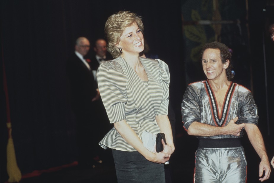 Diana, princesa de Gales (1961-1997) com o dançarino e amigo Wayne Sleep após uma apresentação de dança
