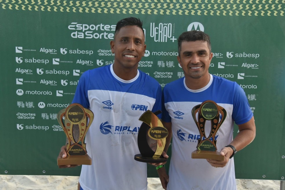 Ex-Santos e Corinthians, Breitner e Dinelson levam troféu Legends de futevôlei em Guarujá