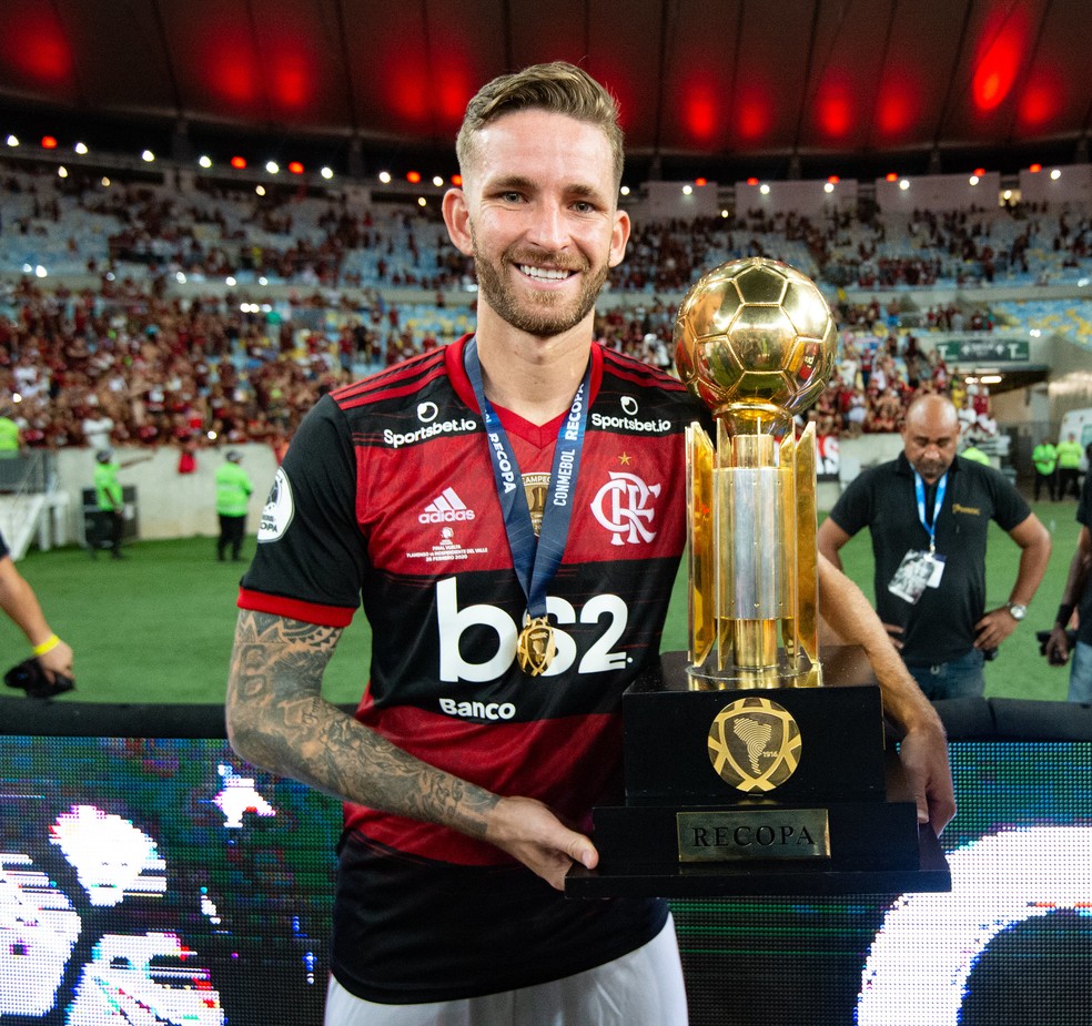 Em Enquete Internautas Escolhem Leo Pereira Para Formar Zaga Com Rodrigo Caio No Flamengo Flamengo Ge