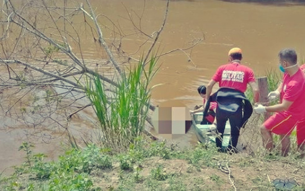 Corpo de um homem é encontrado boiando em estágio avançado de decomposição em rio de Lavras, MG — Foto: Corpo de Bombeiros