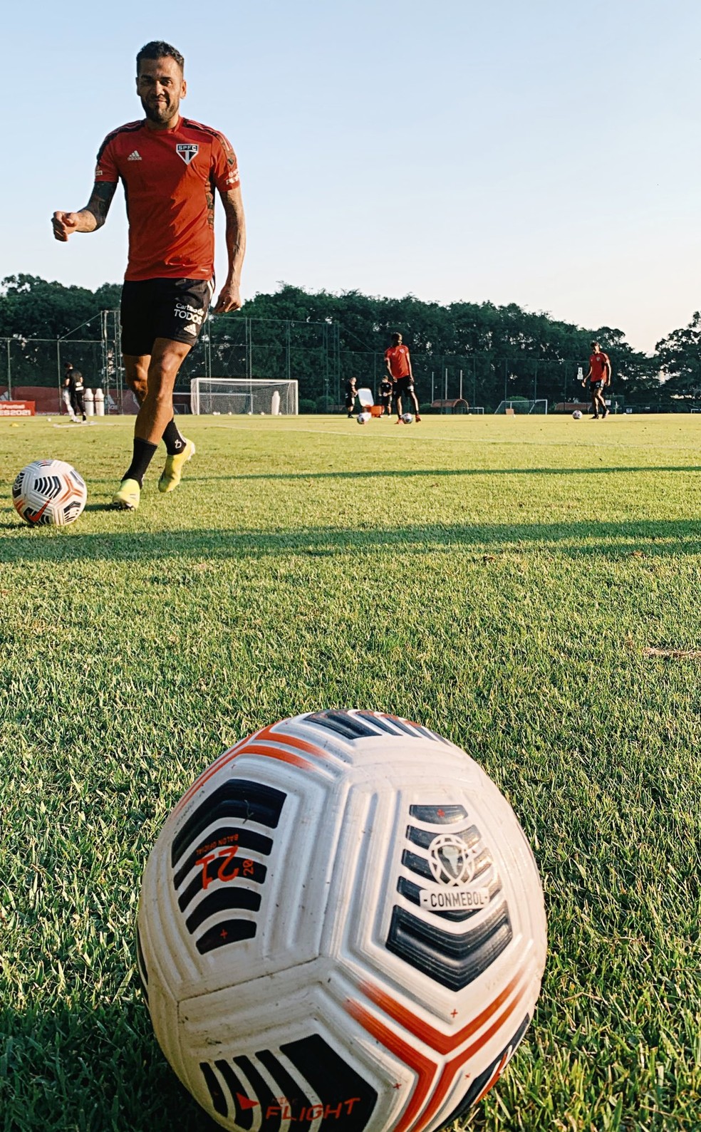 Daniel Alves em treino do São Paulo — Foto: Divulgação São Paulo