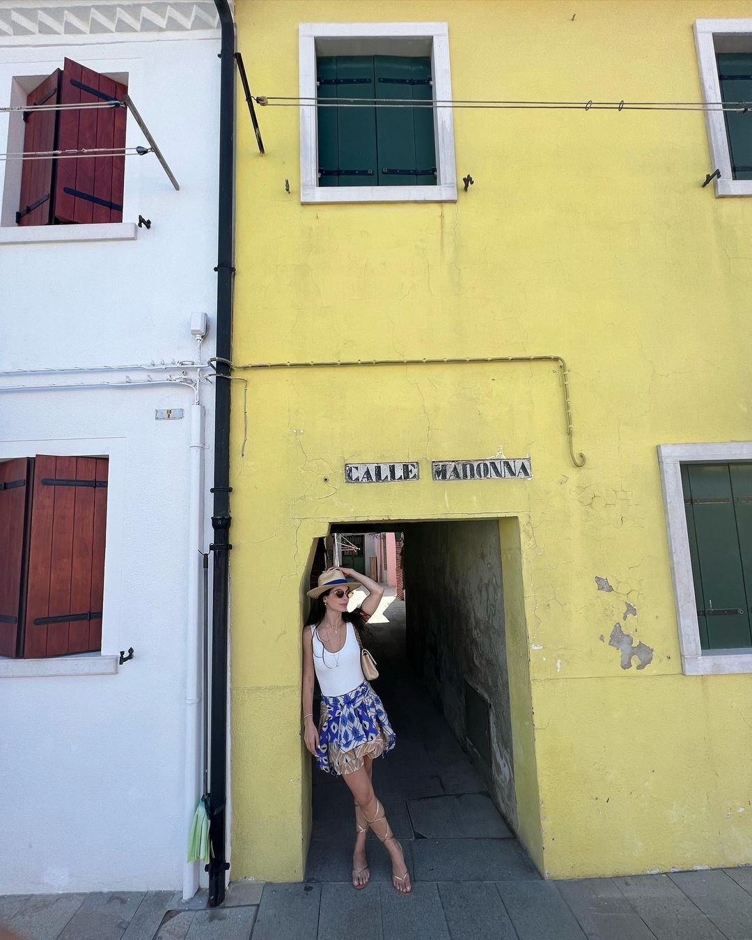 A atriz posa na cidade de Murano (Foto: Reprodução Instagram)