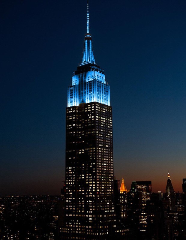 Empire State Building com homenagem pelos 80 anos de John Lennon (1940-1980) (Foto: Reprodução/Instagram)