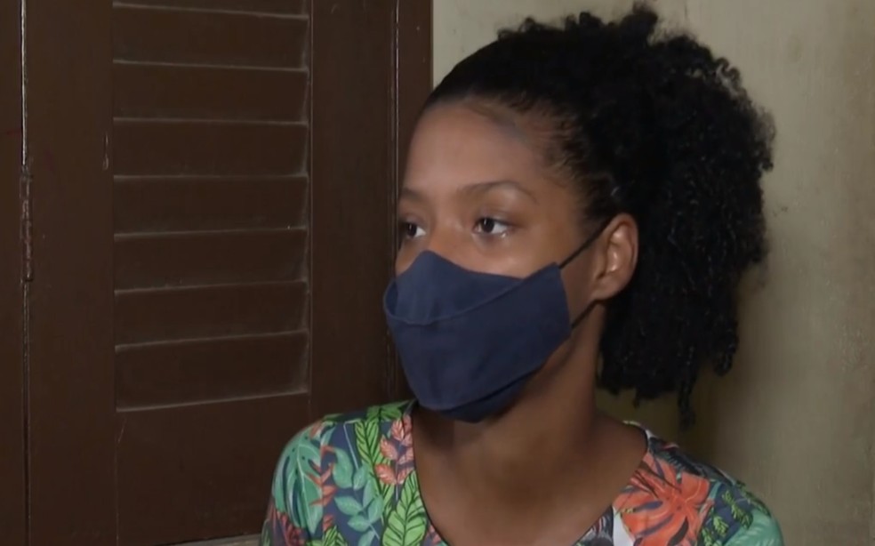 Esther Vasconcelos diz que é perseguida e ameaçada pelo suspeito desde 2017 — Foto: Reprodução/TV Santa Cruz