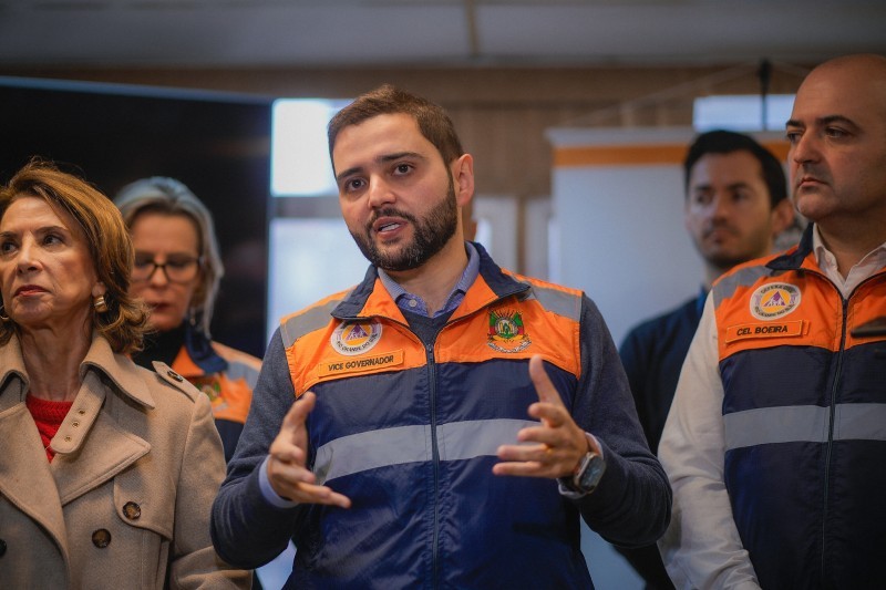 Ciclone 'vai deixar um rastro de destruição e consequências', diz governador do RS em exercício 