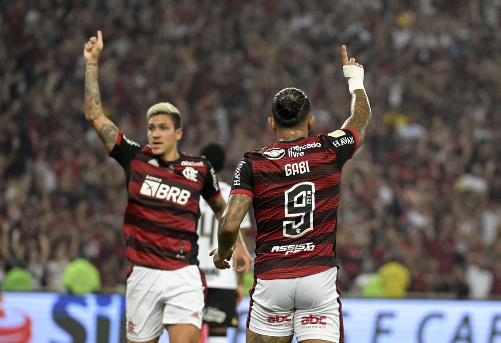 Pedro e Gabigol, do Flamengo, na final da Copa do Brasil 2022 &mdash; Foto: Andr&eacute; Dur&atilde;o