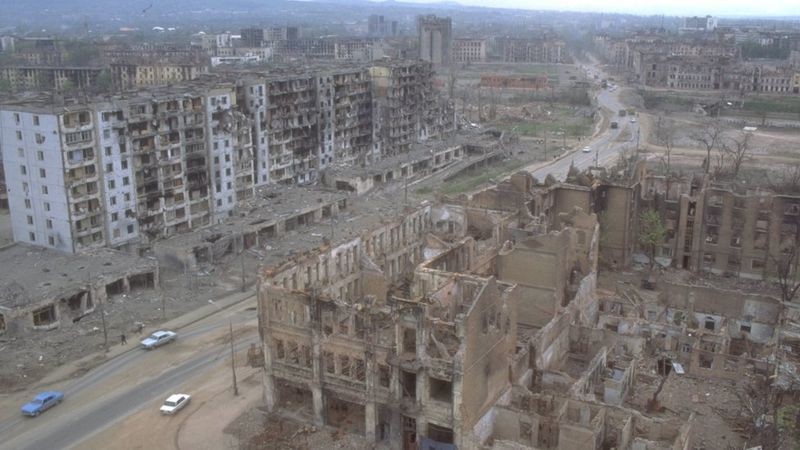 Grozni foi duramente castigada pelos russos já em 1995, na primeira guerra da Chechênia (Foto: Getty Images via BBC News)