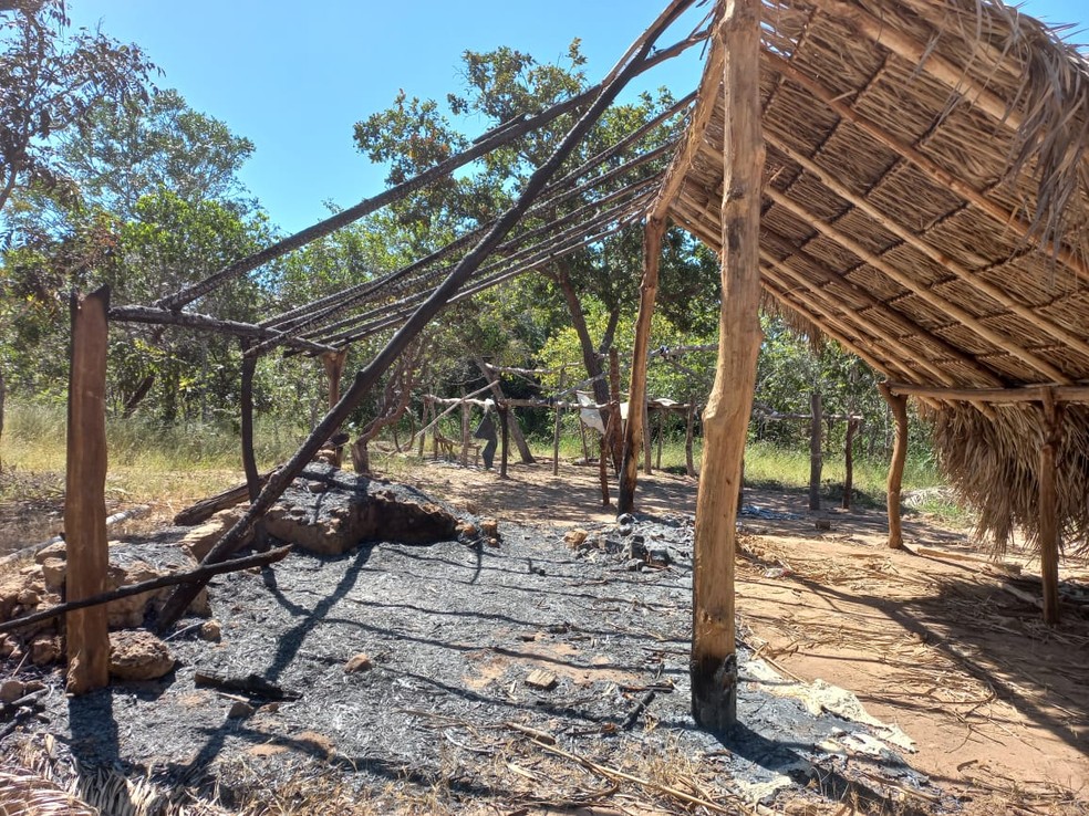 Incêndio nas casas de indígenas no Sul do Piauí — Foto: Divulgação /PC-PI