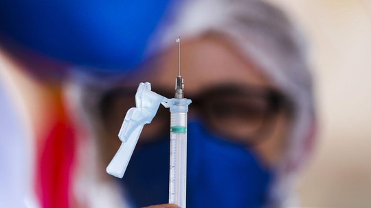 Vacina bivalente contra covid-19: Ministério da Saúde anuncia campanha para fevereiro