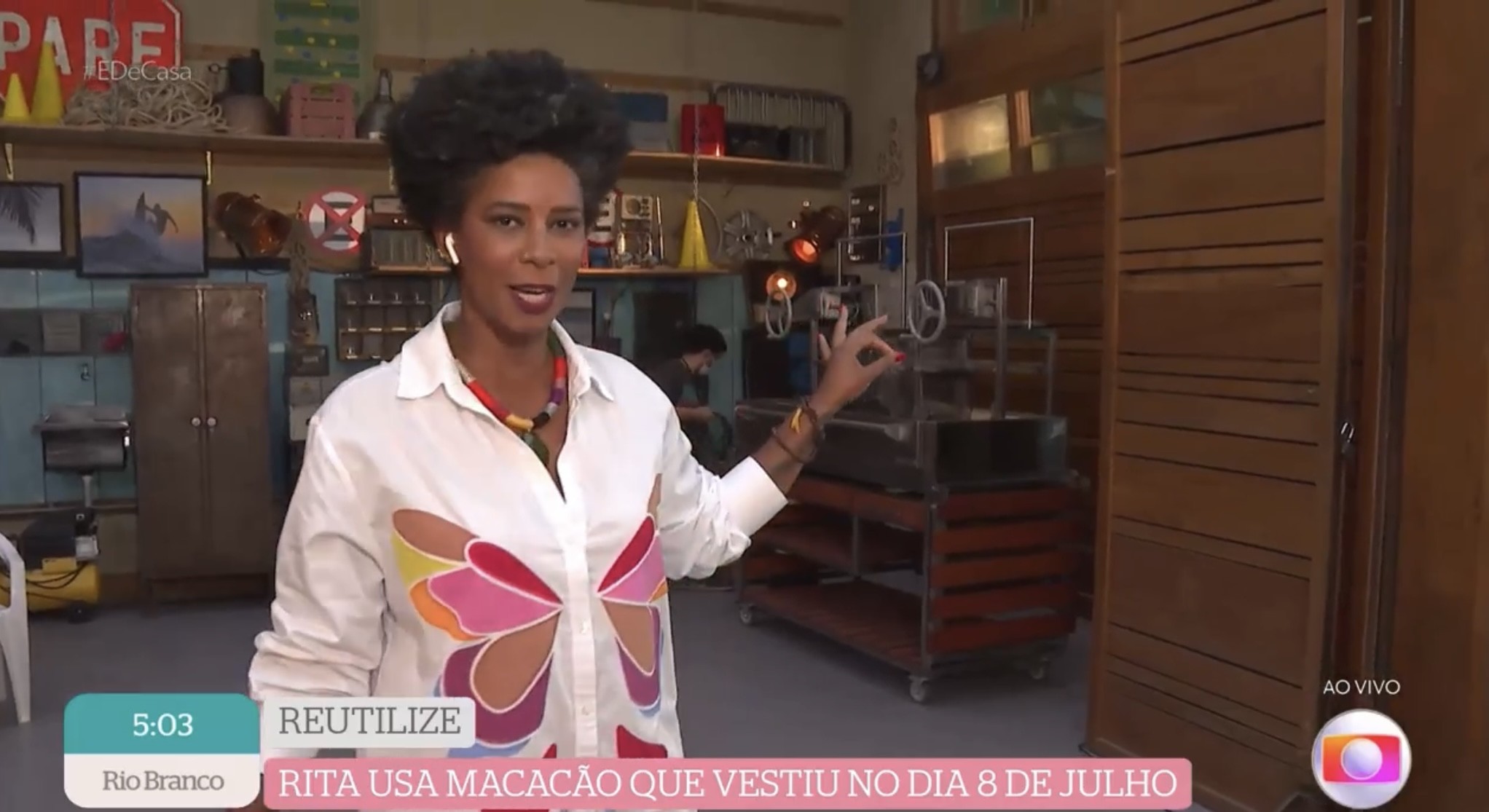 Rita Batista usou mais de uma vez o camisão estampado (Foto: TV Globo/Divulgação)