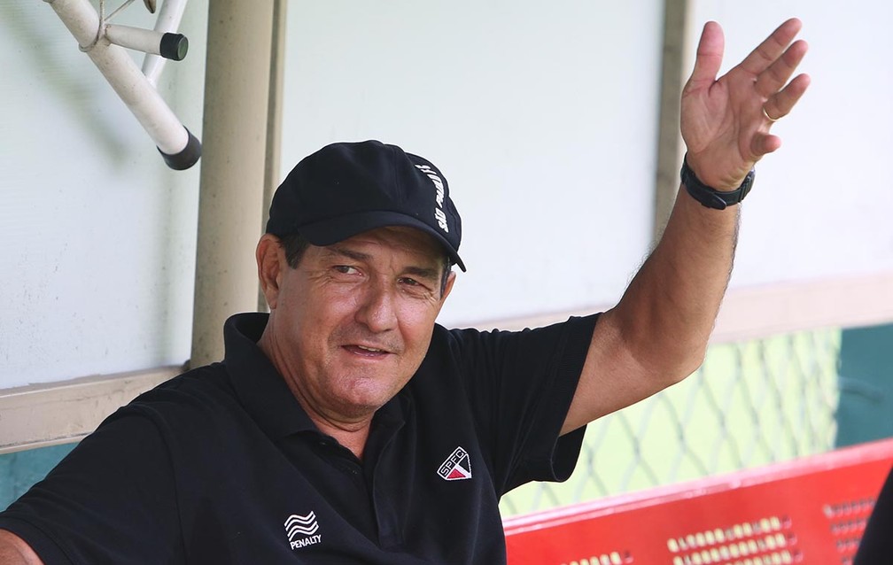 Ex-técnico do São Paulo almeja retorno de Miranda e opina sobre Cueva: 